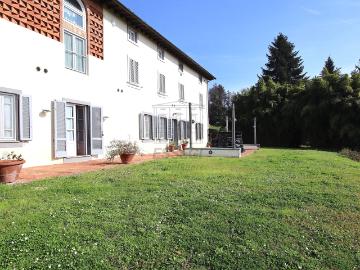 Villa con giardino in via del cimitero di ciciana, Lucca