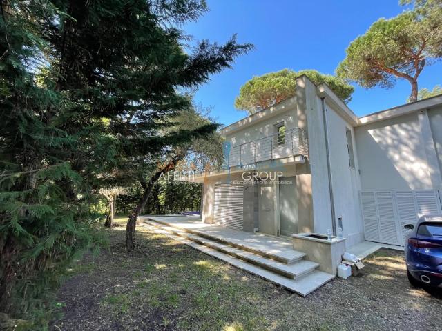 Villa con giardino in via del fescione 3, Massa