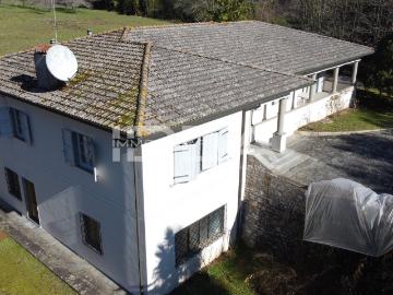 Villa con giardino in via del pioppo, Camaiore