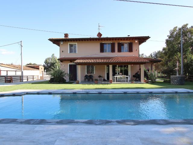 Villa con giardino in via di san ginese, Capannori
