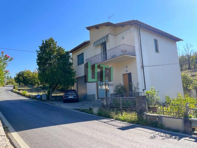 Villa con giardino in via di tizzano, Bagno a Ripoli