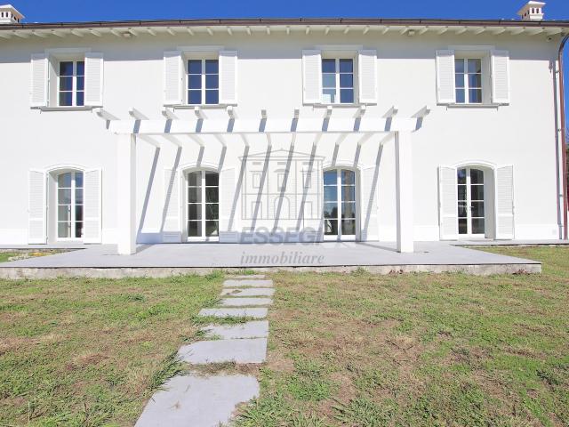 Villa con giardino in via don emilio angeli, Lucca
