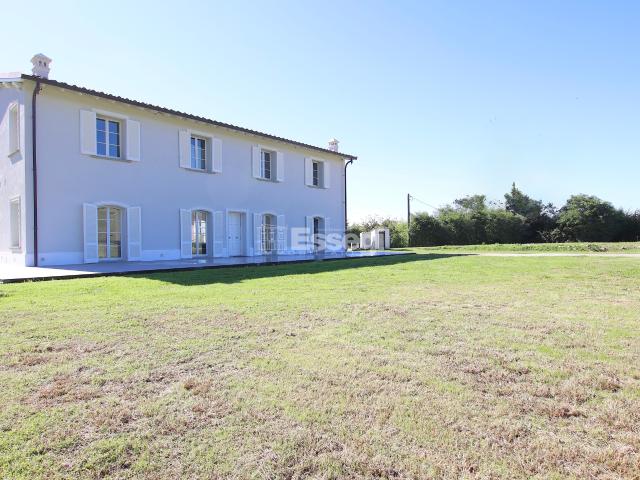 Villa con giardino in via don emilio angeli, Lucca