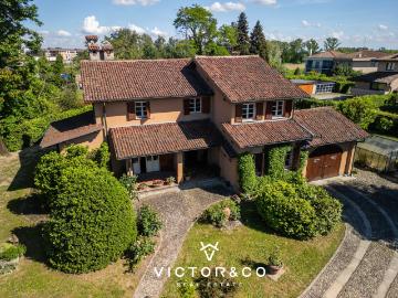 Villa con giardino in via giorgio ansaldi snc, Novara