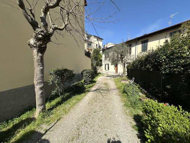 Villa con giardino in via giuseppe garibaldi, Pontassieve