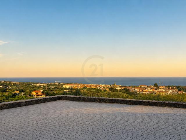 Villa con giardino in via ignazio biscari 43, Aci Castello