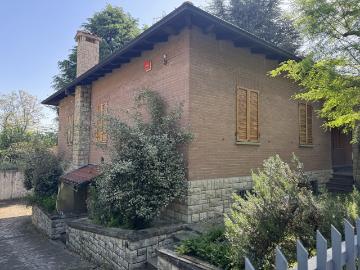 Villa con giardino in via leonardo da vinci, Casalecchio di Reno