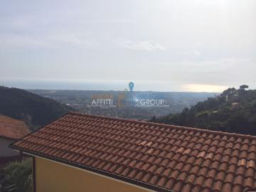 Villa con giardino in via lenzetti 1, Montignoso