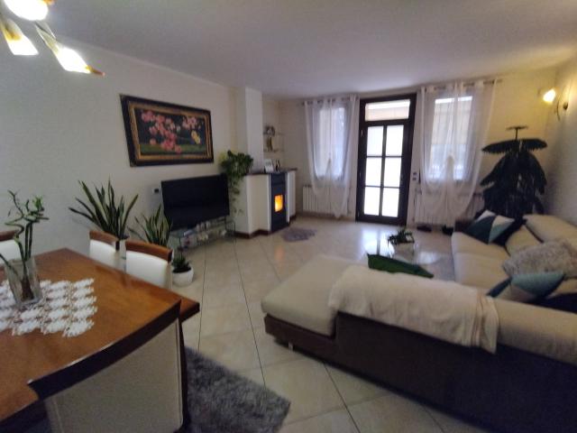 Villa con giardino in via pietro nenni 2b, Martignana di Po