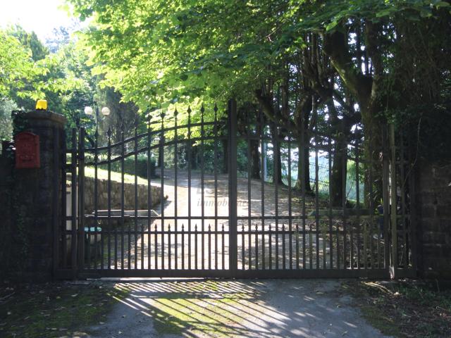 Villa con giardino in via pradalino, Camaiore