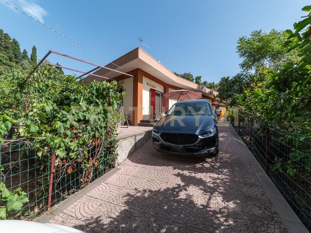 Villa con giardino in via praiola 14, Riposto