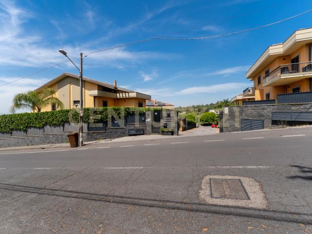Villa con giardino in via scala 58, San Gregorio di Catania