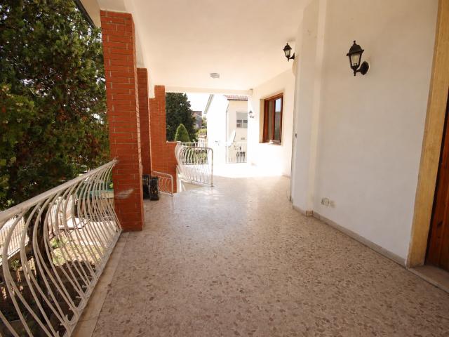 Villa con giardino in via teresa bandettini, Lucca