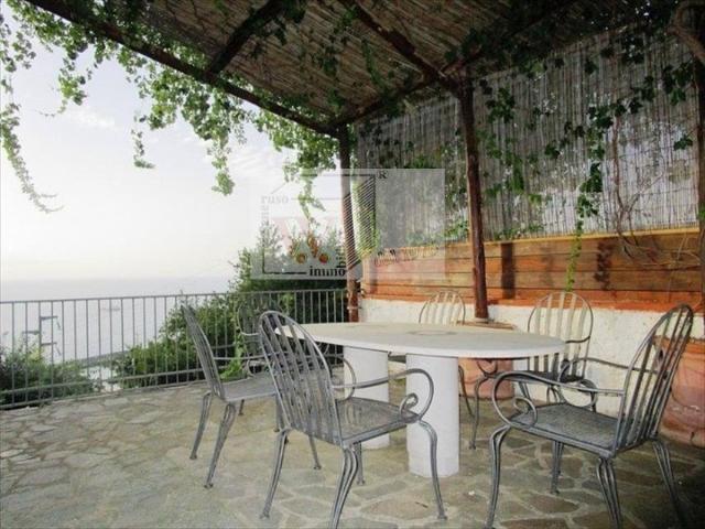Villa con giardino in via truglio 8, Capri