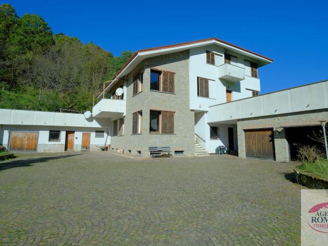 Villa con giardino in via valle gargassa 22, Rossiglione