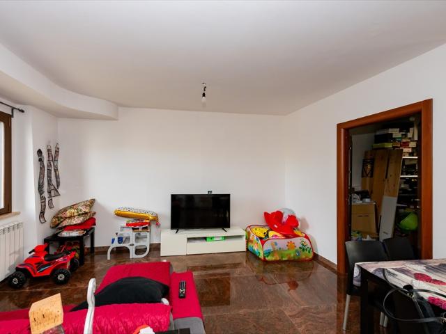 Villa con giardino in viale colli 37, Rosciano