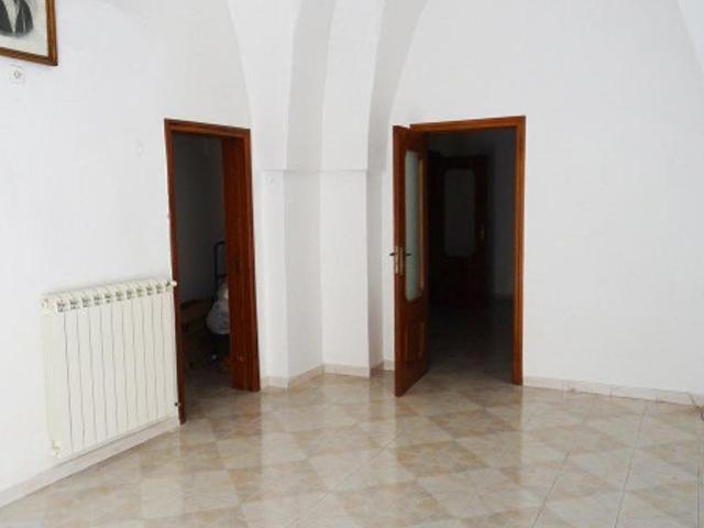 Villa con giardino in viale giosuè carducci, Lucca
