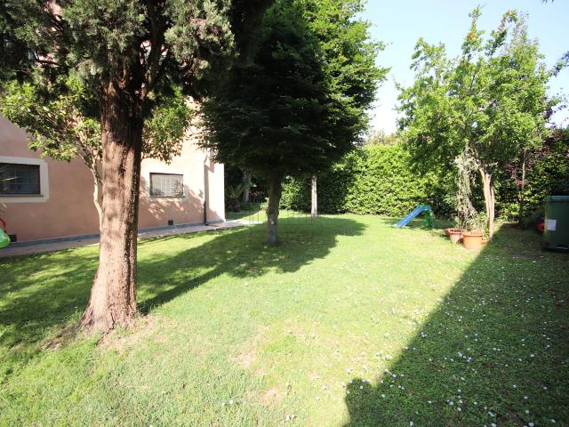 Villa con giardino in viale san concordio 483, Lucca