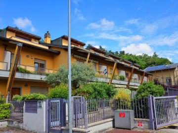Villa con giardino in viale padania, Bonate Sopra