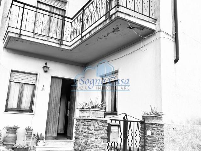 Villa con giardino, Ortonovo casano