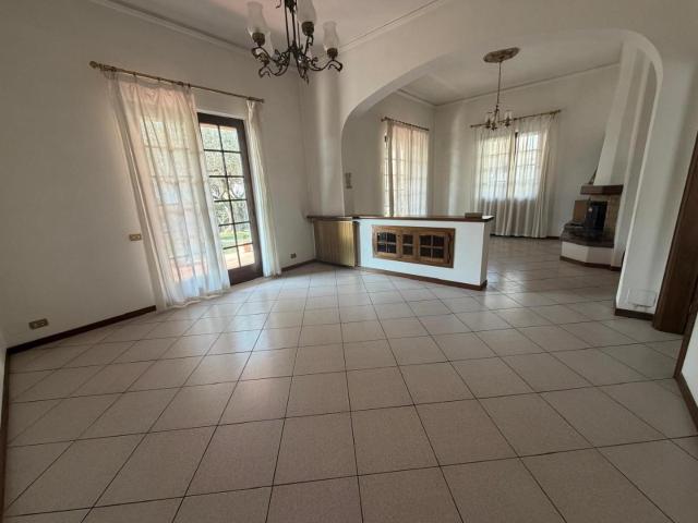Villa con giardino, Ortonovo isola