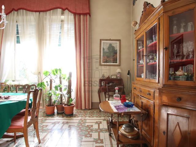 Villa con giardino, Lucca circonvallazione