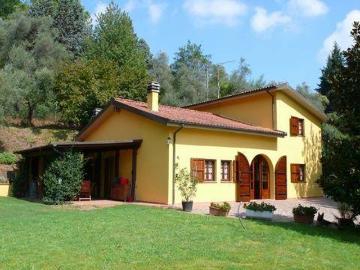 Villa con giardino, Lucca arliano