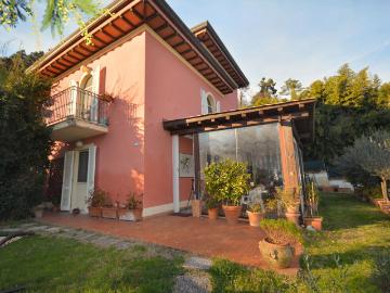 Villa con giardino, Lucca arliano