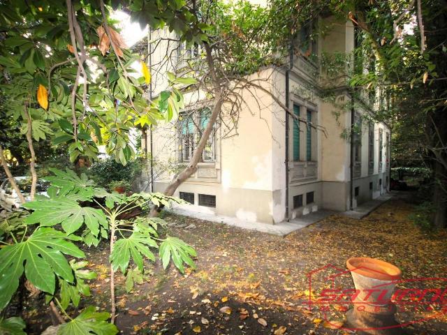 Villa con giardino, Lucca borgo giannotti