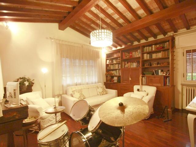 Villa con giardino, Lucca monte san quirico