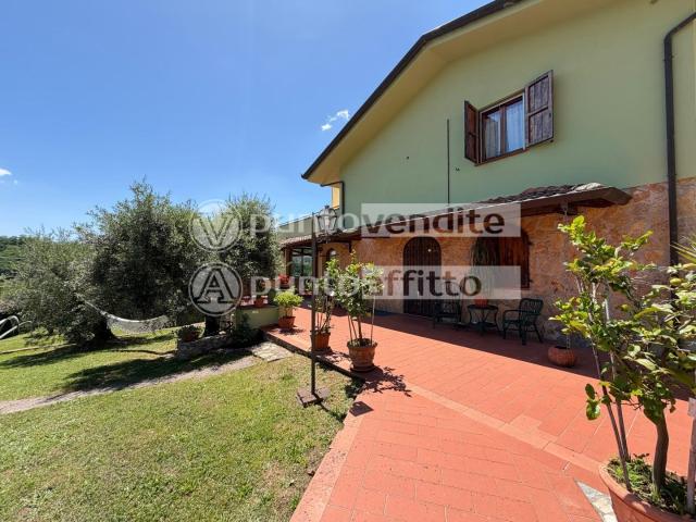 Villa con giardino, Lucca maggiano