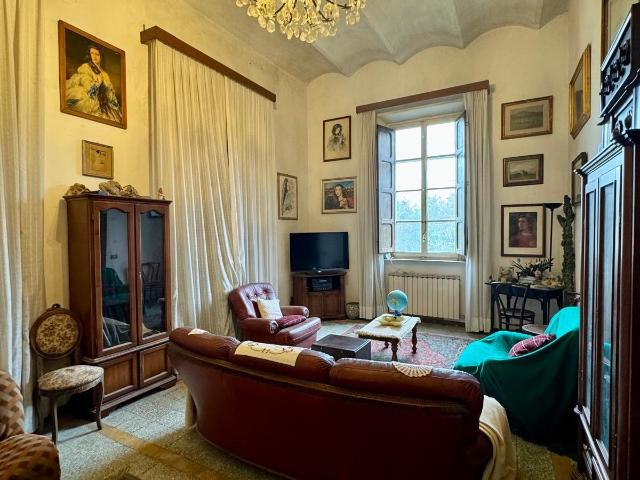 Villa con giardino, Lucca nozzano san pietro
