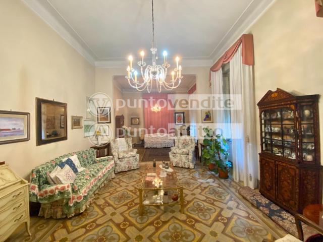 Villa con giardino, Lucca san marco