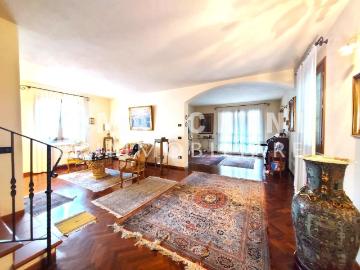 Villa con giardino, Lucca san cassiano a vico