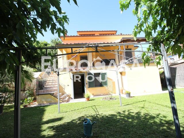 Villa con giardino, Lucca san filippo