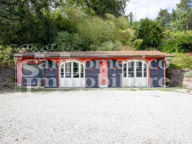 Villa con giardino, Lucca santa maria del giudice