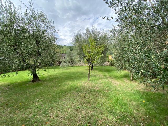 Villa con giardino, Lucca sesto di moriano