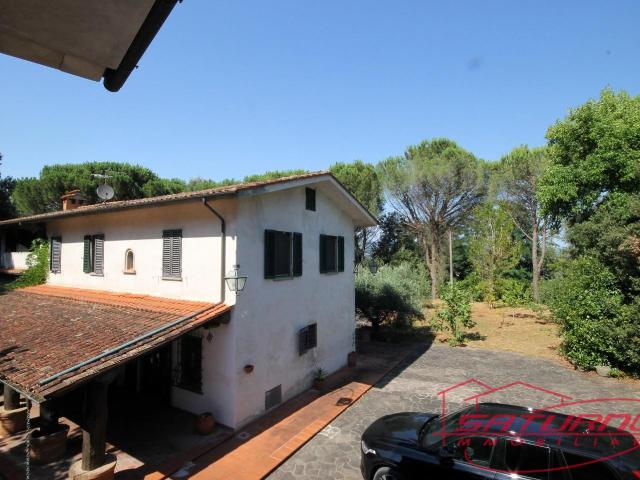 Villa con giardino, Montecarlo san salvatore