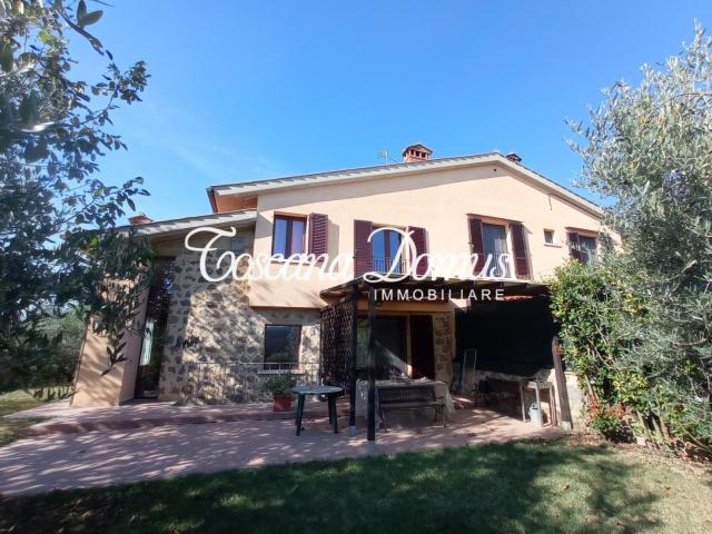 Villa con giardino, Monteriggioni strove