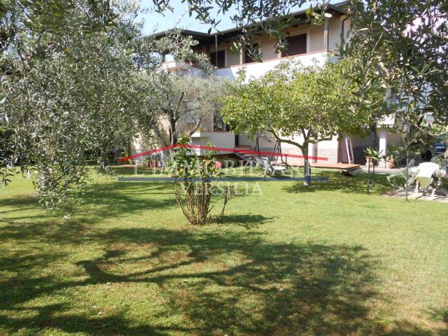 Villa con giardino, Massa marina di