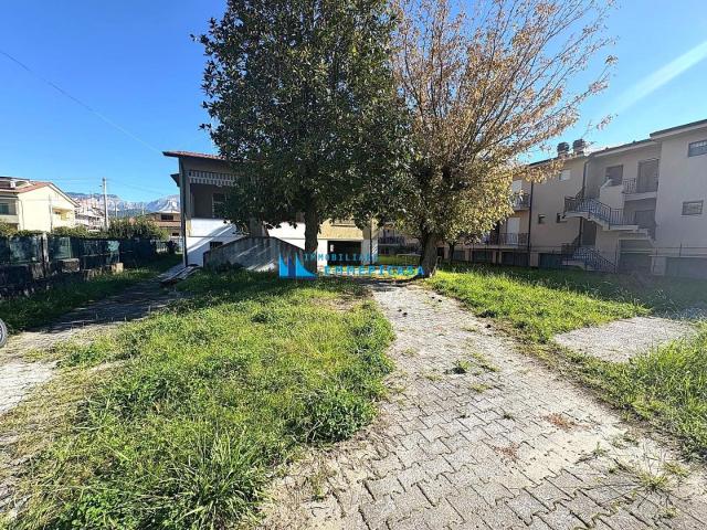 Villa con giardino, Massa marina di