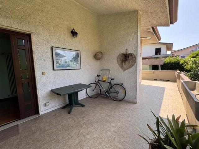 Villa con giardino, Massa marina di