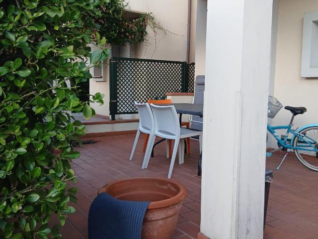 Villa con giardino, Massa ronchi