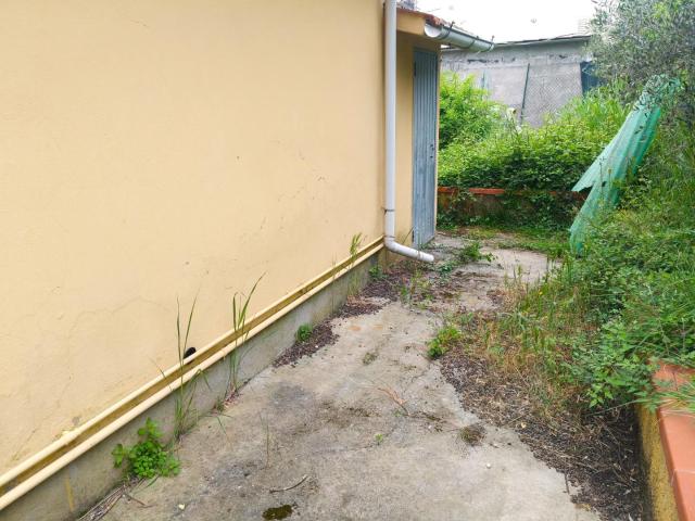 Villa con giardino, Pietrasanta strettoia