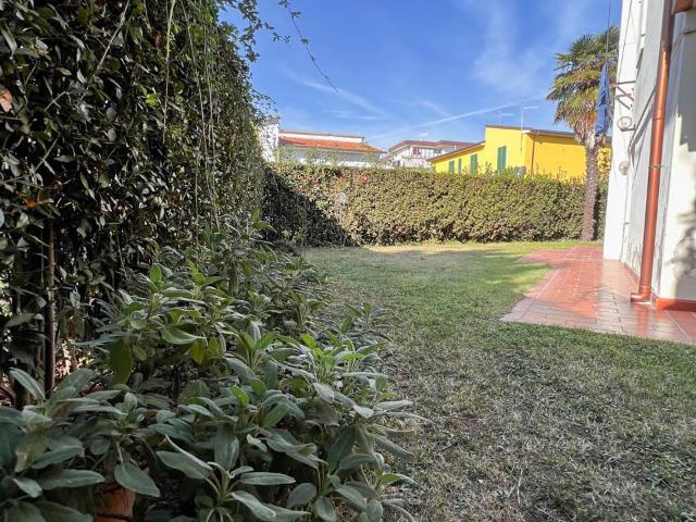 Villa con giardino, Pisa sant'ermete