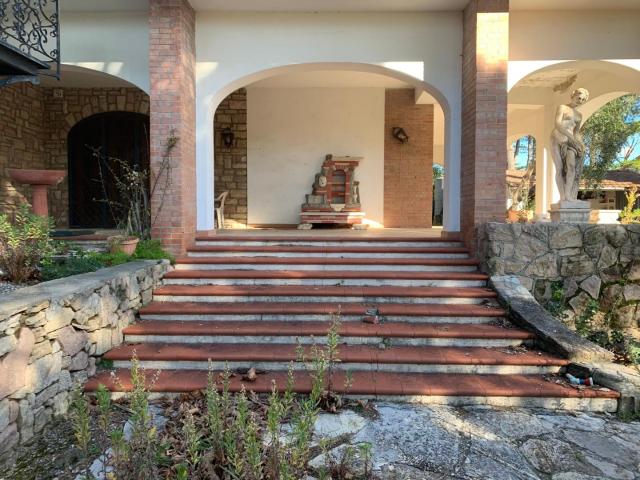 Villa con giardino, Rosignano Marittimo castiglioncello