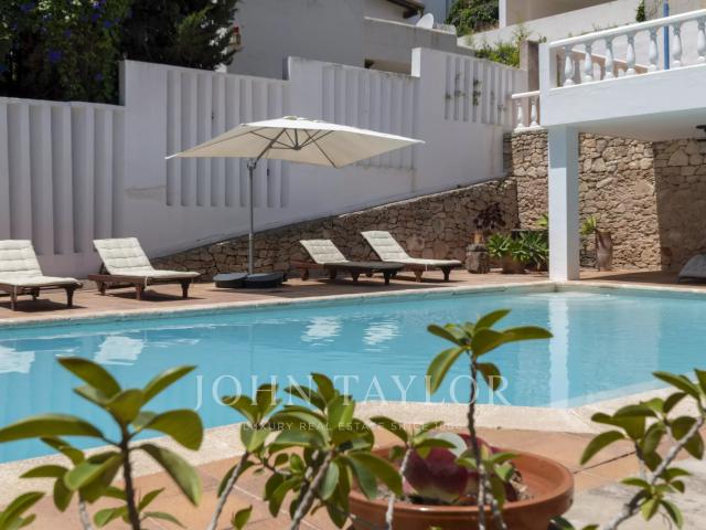 Villa con licencia turística y vistas panorámicas al mar en Can Furnet