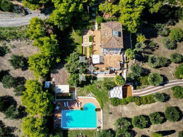 Villa con splendida vista mare a Civitanova Marche, Marche 648m² Civitanova Alta