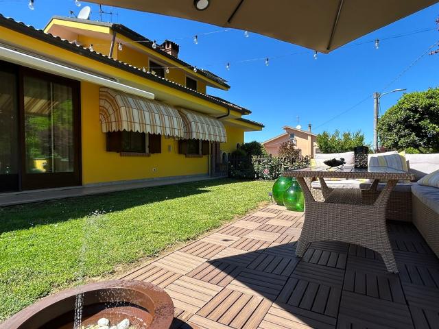 Villa con piscina 228m² Nizza Monferrato