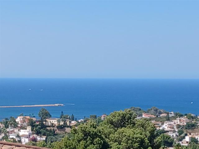 Villa con piscina y vistas al mar Denia, ladera del Montgó 331m² Dénia